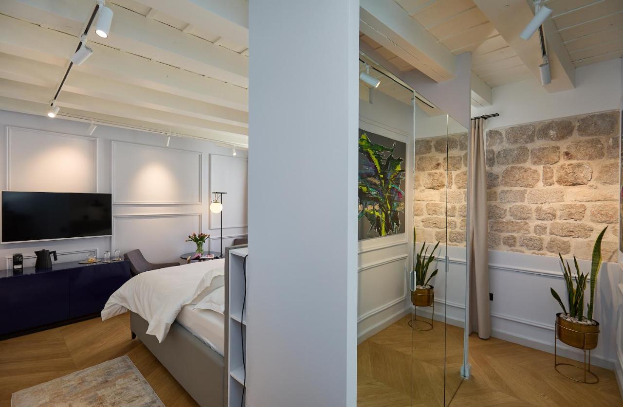 Bota Palace Bed & Breakfast