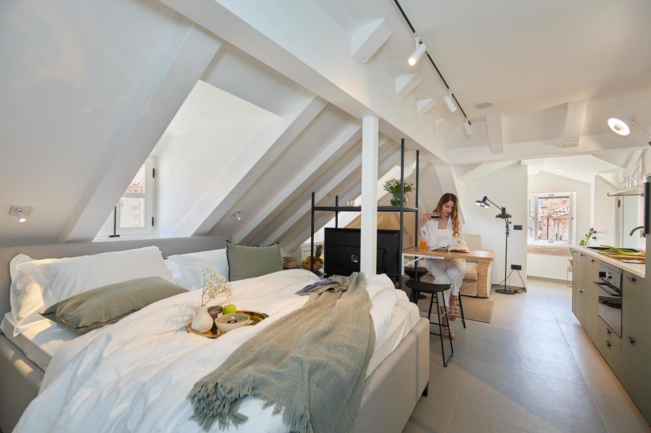 Bota Palace Bed & Breakfast